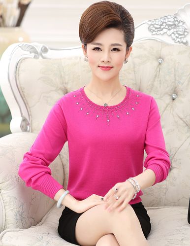 優雅不設限 40-50歲中年媽媽裝短款毛衣，一件解鎖冬春時尚打底